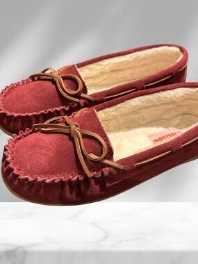 Soft Moc Women’s burgundy Suede Faux-Fur Lined Moccasin Slippers size 8 new